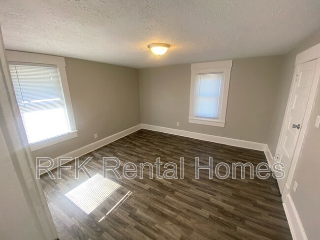 Building Photo - 1210 S 21st St