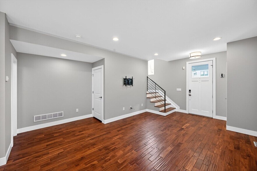 Building Photo - 1750 W 40th Ave