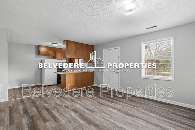 Building Photo - 2402 Markwood Ln SE