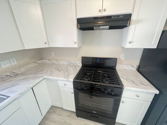 Building Photo - 2 Bed 1 Bath Springfield, MO