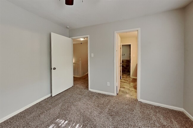 Building Photo - 14922 Spring Lake Dr