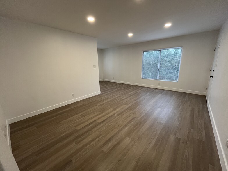 Living Room - 3633 Kelton Ave