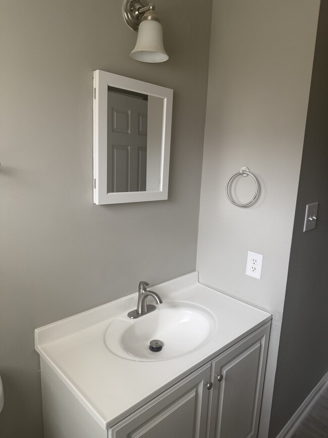 Building Photo - 524 Newcastle Rd