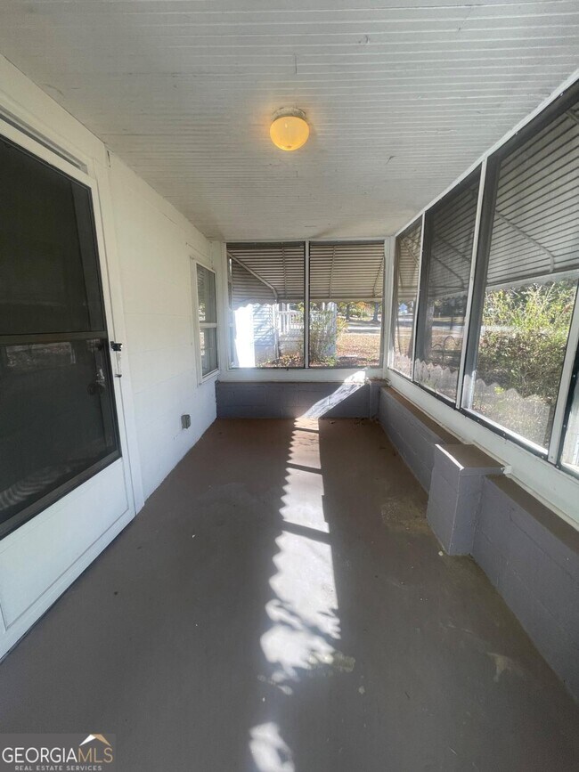 Building Photo - 2294 Bouldercrest Rd