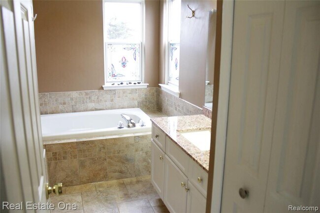 Building Photo - 40690 Bluesprings Ct