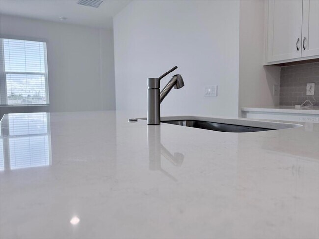 Building Photo - 609 Duke Dr