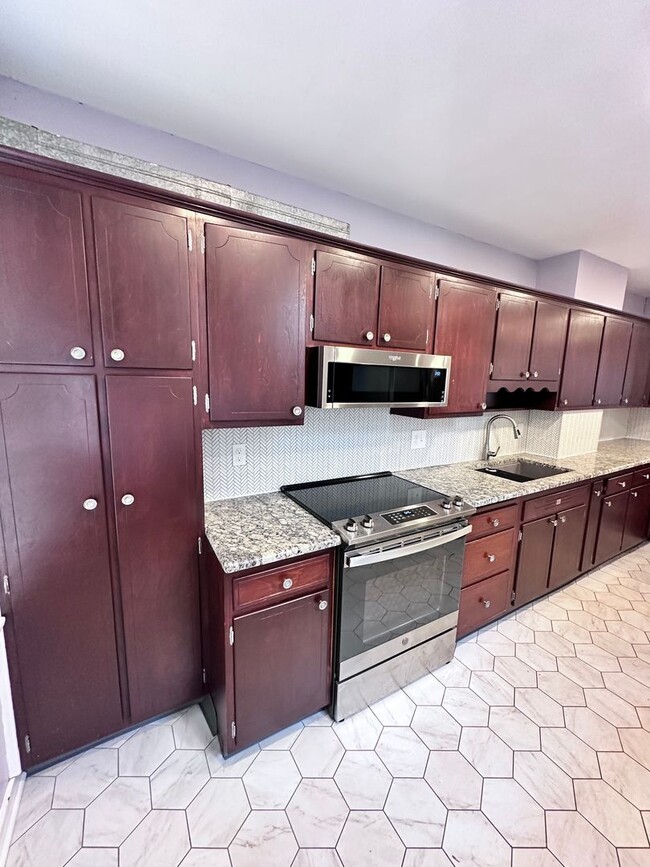 Building Photo - Charming 3 Bedroom Home in Mt.Joy!