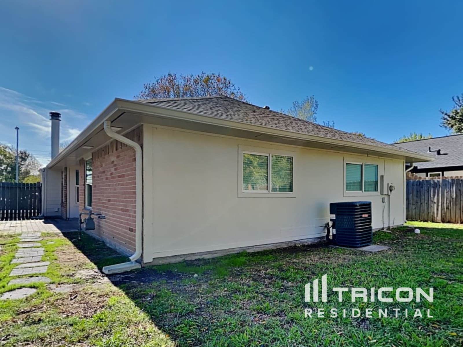 Building Photo - 14202 Clear Forest Dr