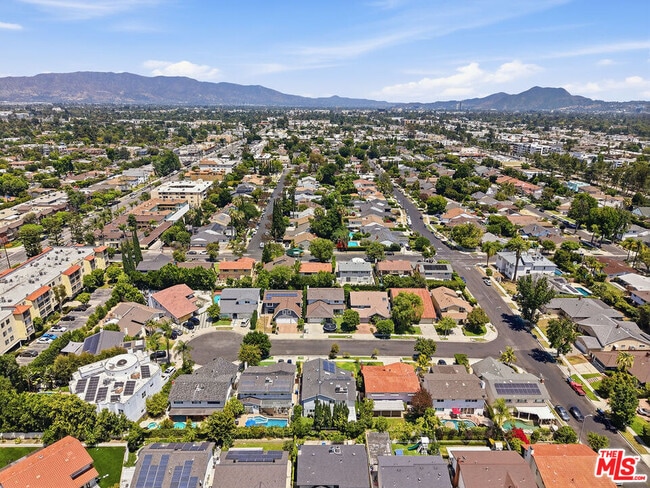 Building Photo - 5516 Bluebell Ave