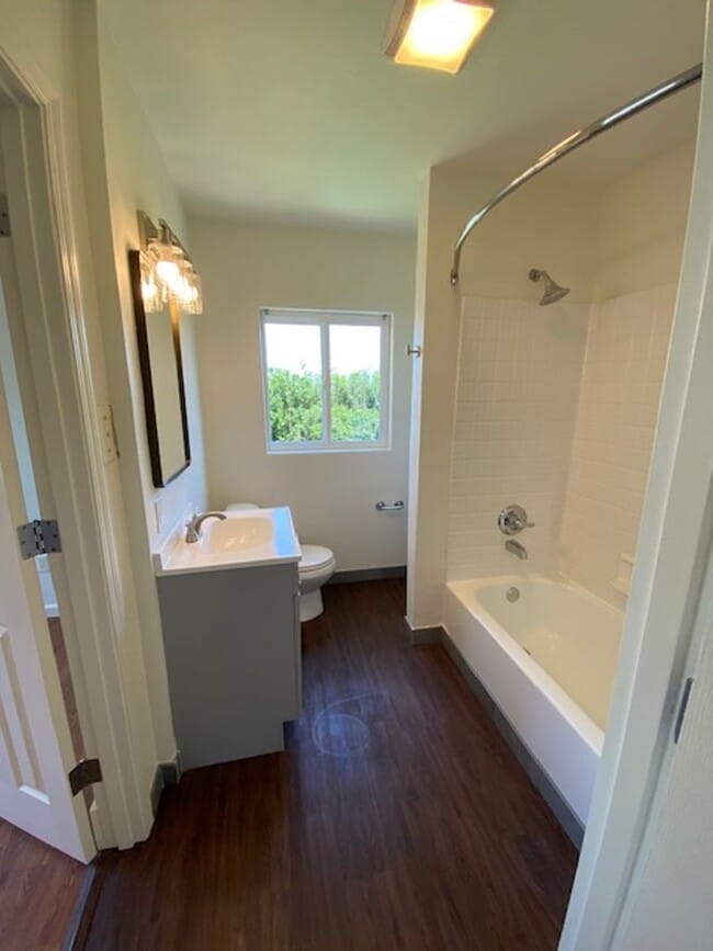 Building Photo - Updated Camas Townhome