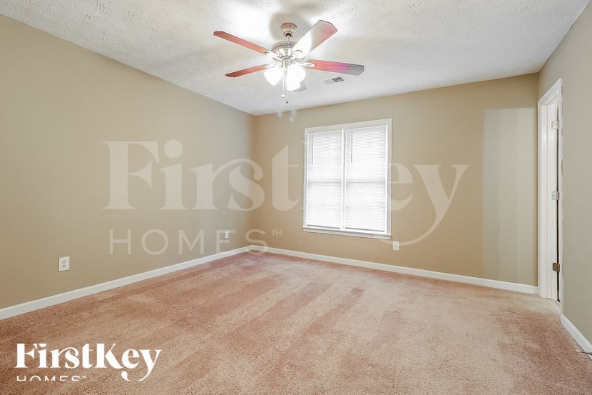 Building Photo - 276 Hollyberry Dr