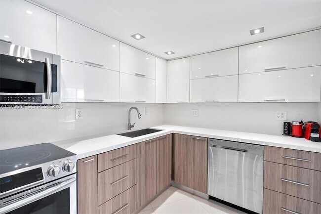 Building Photo - 600 Parkview Dr