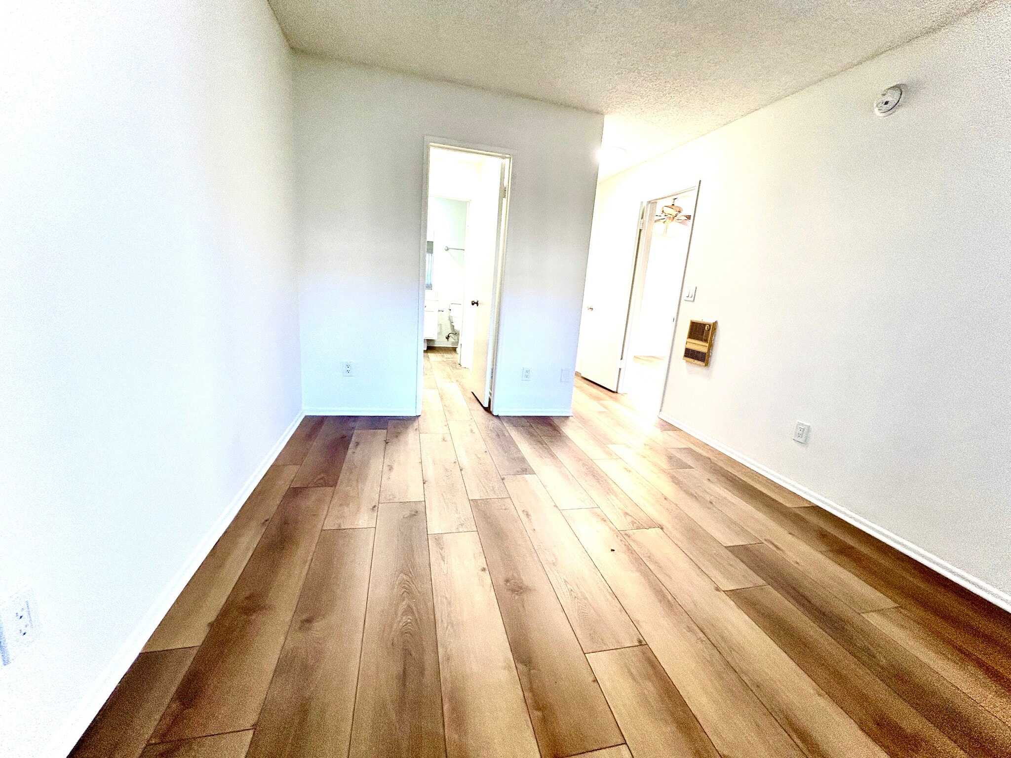 Building Photo - 14033 Burbank Blvd