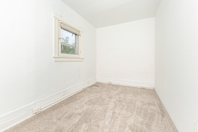 Building Photo - 808 E Ann St