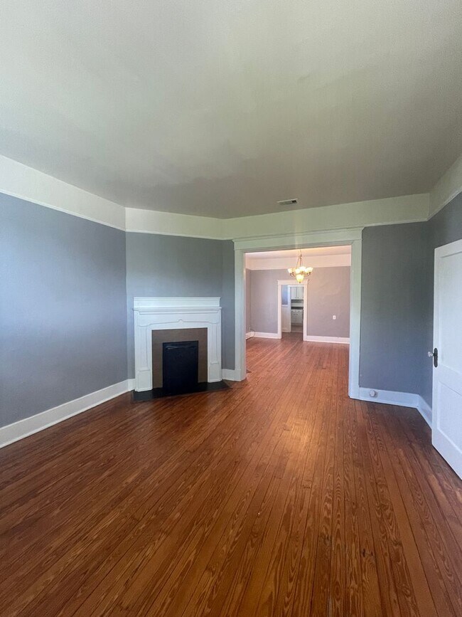 Building Photo - 3 Bedroom 2 Bathroom Baldwin Park upstairs unit 1 off street parking