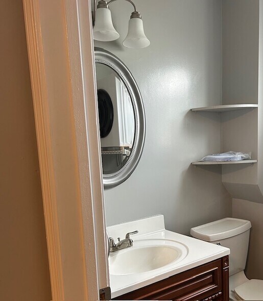 Building Photo - 71 Easton St