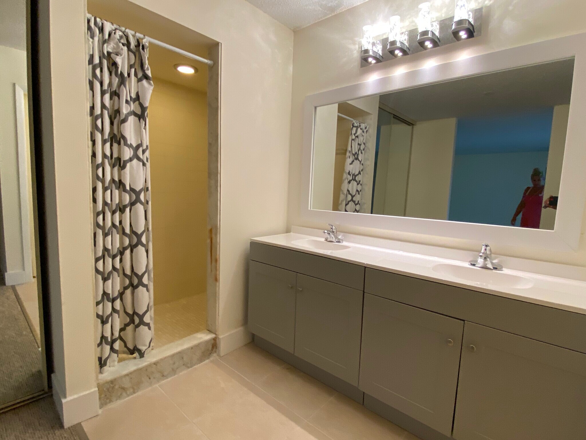 Building Photo - 1116 11th Ln