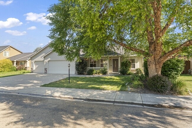 Building Photo - 1770 W Bellagio Dr