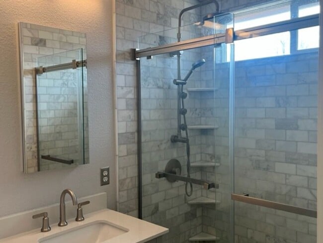 Building Photo - Corner Lot 3 Bedroom 2 Bath Double Diamond Home