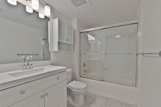 Building Photo - 2665 SW 37th Ave