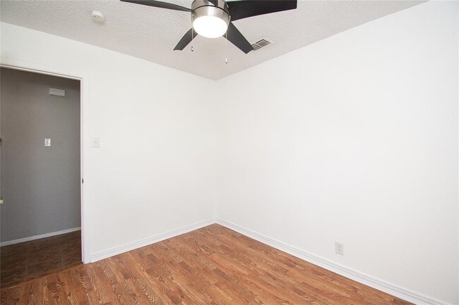 Building Photo - 501 Greenway Dr