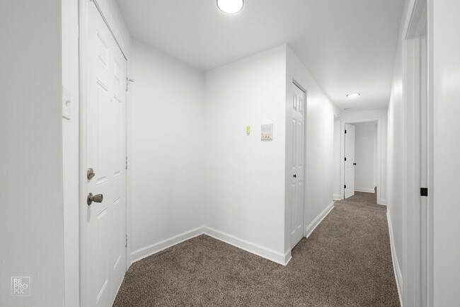 Building Photo - 7655 S May St