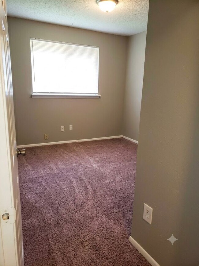 Building Photo - 17010 Pastoria Dr
