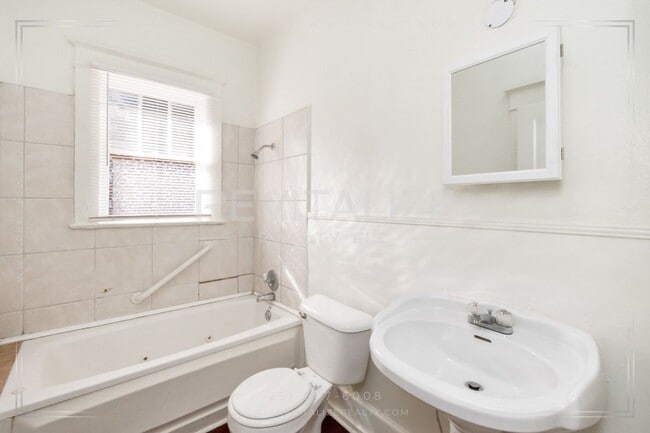 Building Photo - Charming Lower Midtown Cottage