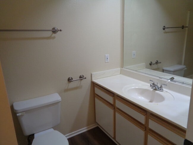 Building Photo - 2 Story 2 Bedroom Condo in the Willow Creek Condo Complex