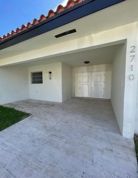 Building Photo - 2780 SW 31st Ave