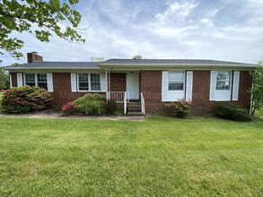Building Photo - 1804 Sherwood Dr