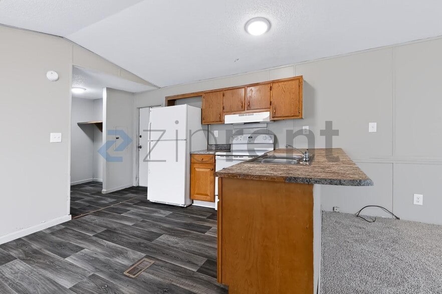 Building Photo - 1112 Armadillo Dr