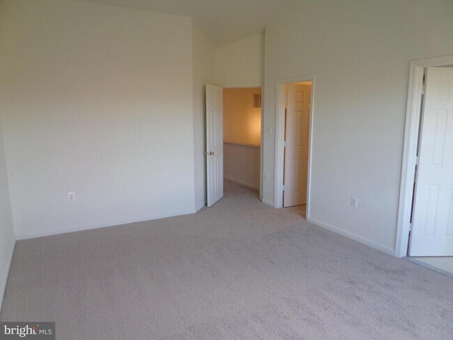 Building Photo - 836 Linfield Terrace NE