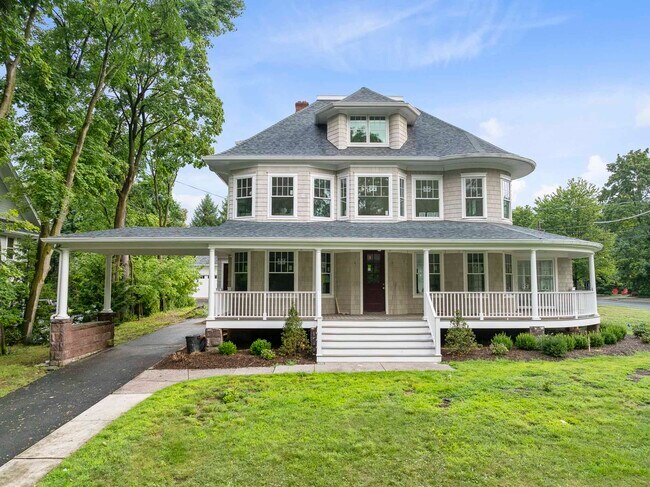 Building Photo - 389 Spring Ave