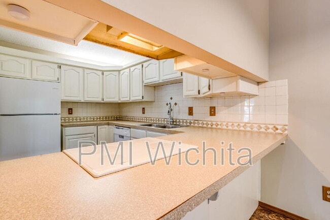 Building Photo - 1707 E Pinion Rd