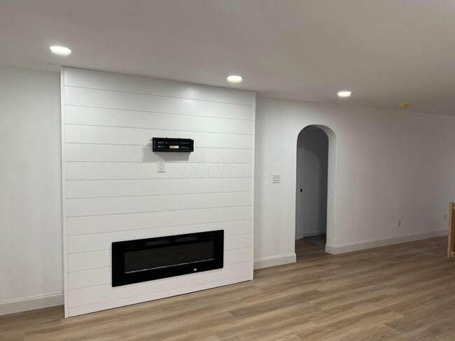 Building Photo - 50 N Hampton Rd