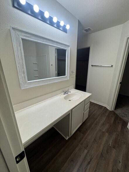 Building Photo - 8411 Sunset Canyon Dr