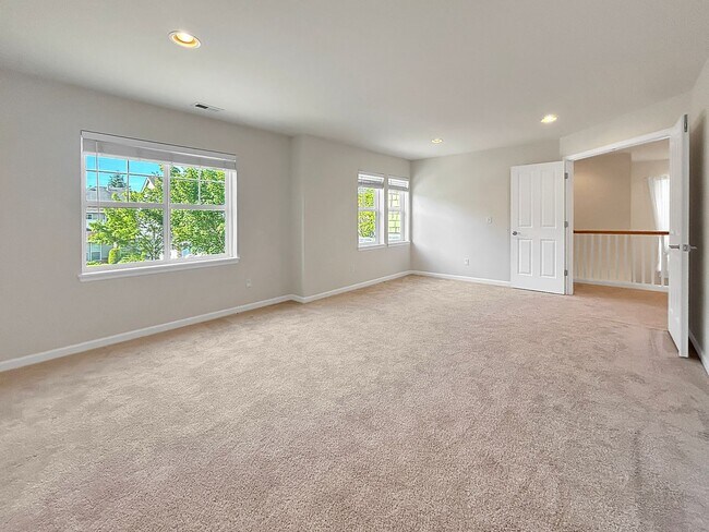 Building Photo - Charming Bothell 4BR Home w/ Bonus, Porch Swing & Private Backyard Awning