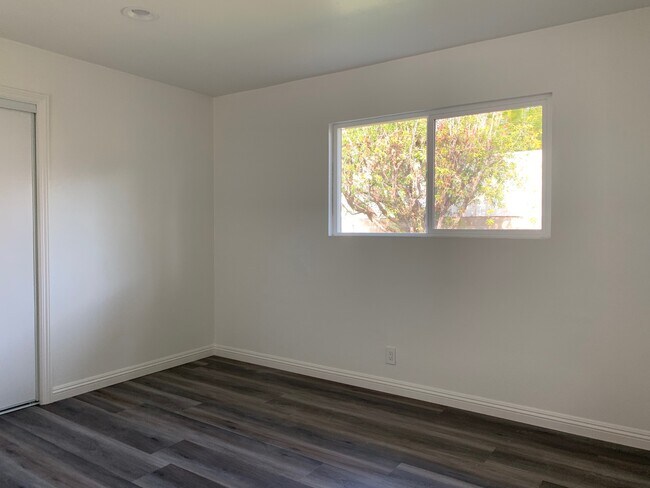 Building Photo - 611 E Del Mar Ave