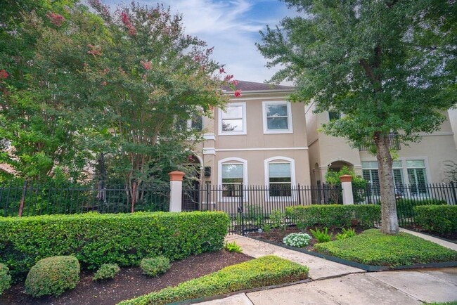 Building Photo - 5512 Val Verde St