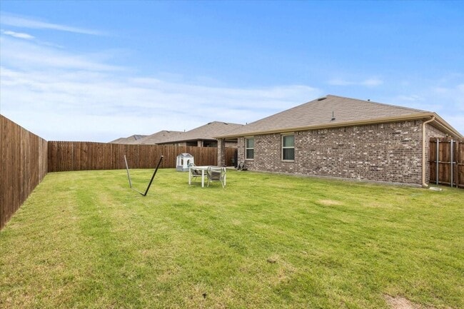 Building Photo - Modern single-story home with 4 bedrooms, 2 bathrooms, open-concept living, stylish kitchen, two-...
