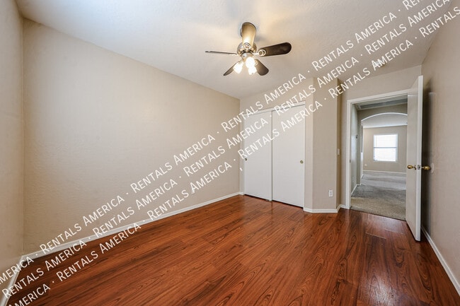 Building Photo - 9202 W MacKenzie Dr