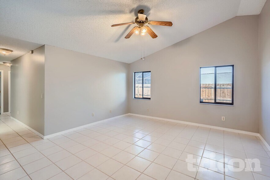 Building Photo - 3213 Stevenson St