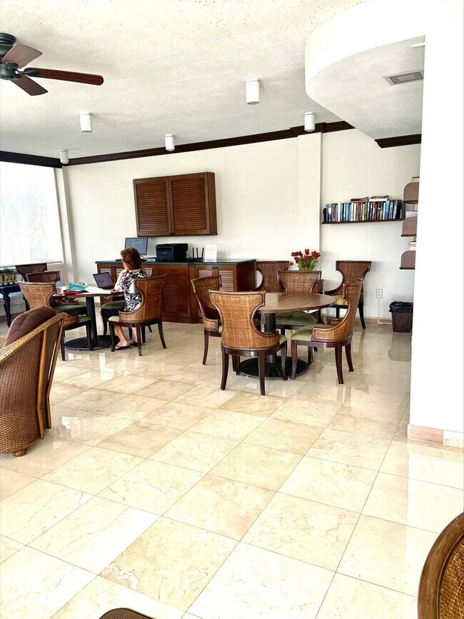 Building Photo - 2840 S Ocean Blvd