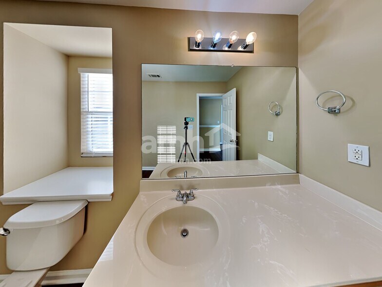 Building Photo - 3939 Cutler Donahoe Way
