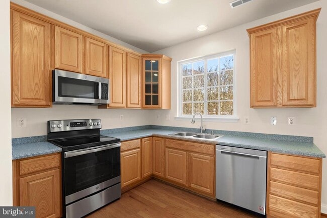 Building Photo - 618 Berwick Ct