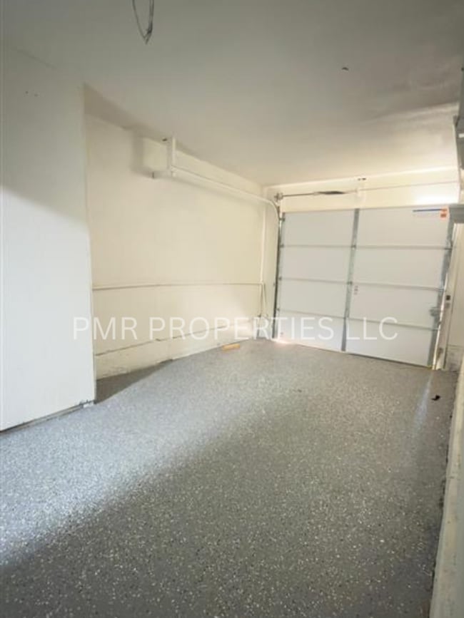 Building Photo - 2 Bed/1 Bath House