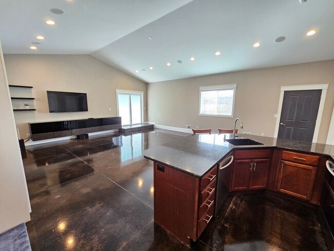 Building Photo - 10203 White Birch Ln