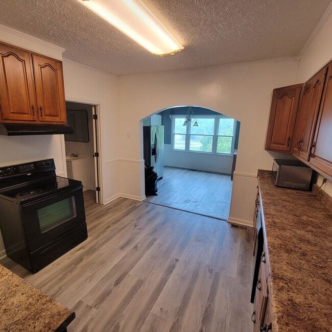 Building Photo - 3/2 -Bonus Room & Basement-Livingston