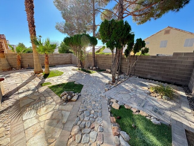 Building Photo - Bright & Stylish 2-Bedroom Home with Spaci...